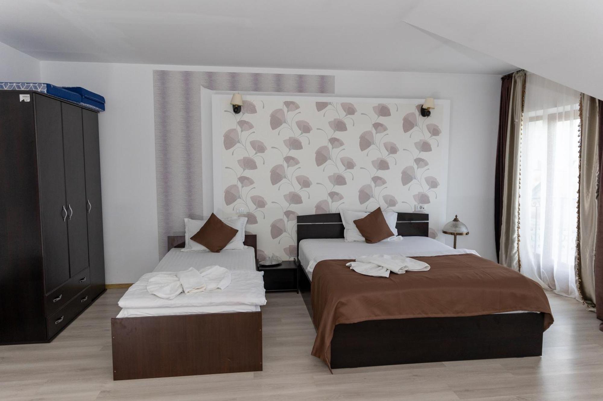 Hotel Rodiv Gaesti Экстерьер фото