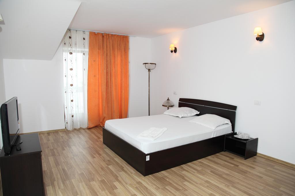 Hotel Rodiv Gaesti Экстерьер фото