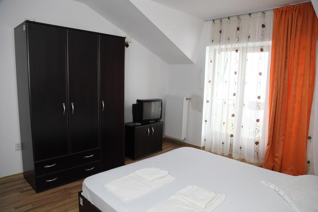Hotel Rodiv Gaesti Экстерьер фото